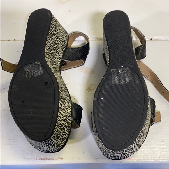 Black and white patterned wedge - Picture 2 of 5